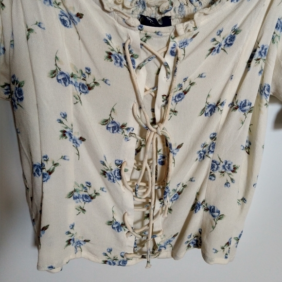 *SOLD* American Eagle Cropped Floral Peasant Top - Picture 2 of 7